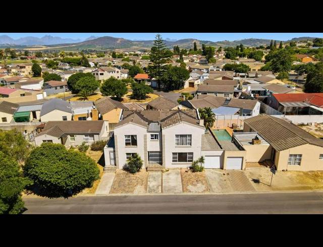 7 BEDROOM HOUSE FOR SALE IN NORTHPINE